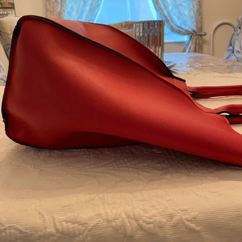 Elegant Red Tote Bag - Picture 7 of 8